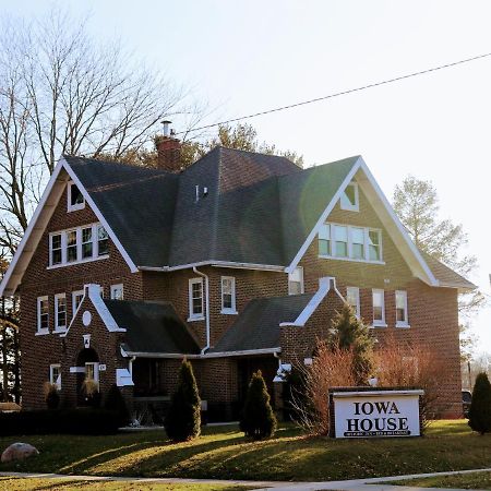 Iowa House Historic Inn Ames Eksteriør billede