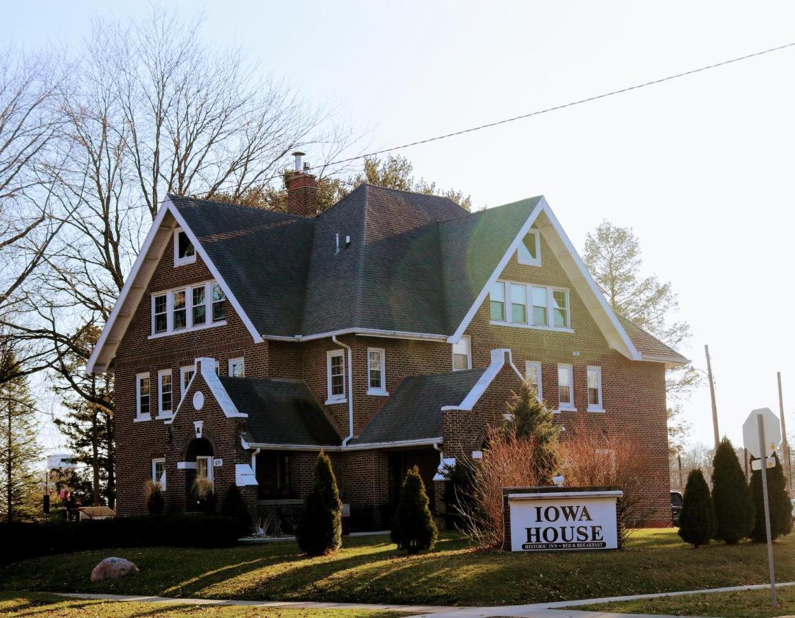 Iowa House Historic Inn Ames Eksteriør billede