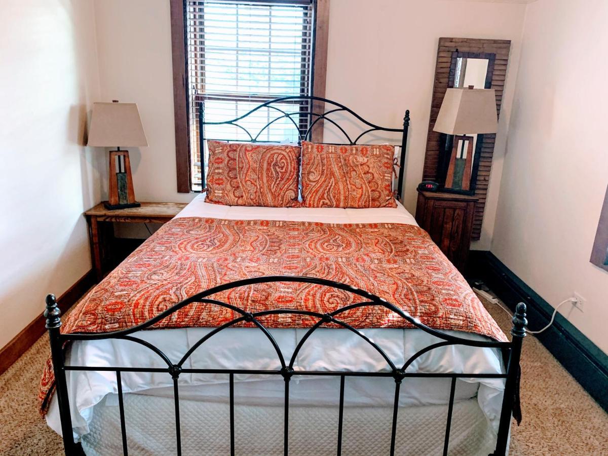 Iowa House Historic Inn Ames Eksteriør billede